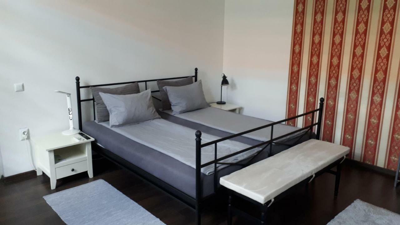 City Center Minimalist Apartment Oradea Exterior foto